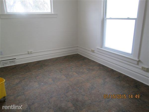 418 W Saginaw St - Photo 3 of 8