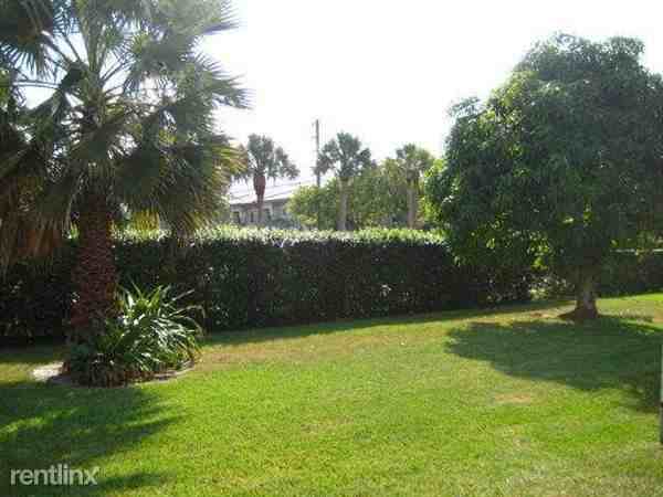 10700 NW 80th Ct - Photo 2 of 13