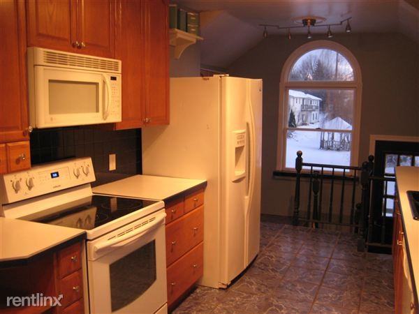 606 Main St - Photo 2 of 12