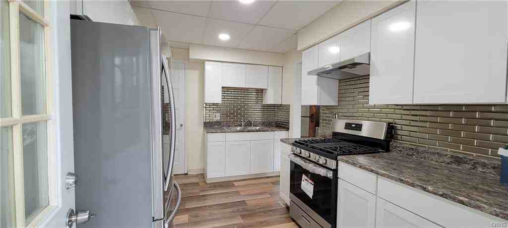 200 Kinne St - Photo 3 of 14