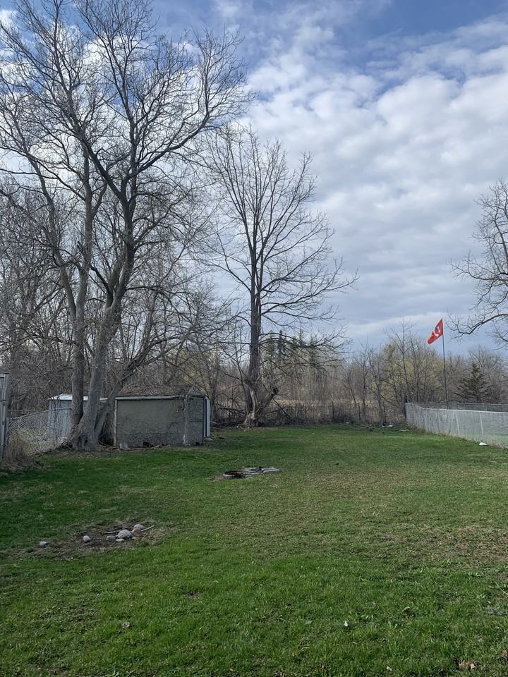 668 Frank St - Photo 2 of 2