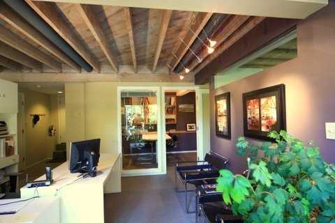 547 Uren St - Photo 2 of 6