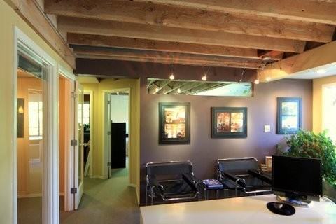 547 Uren St - Photo 3 of 6