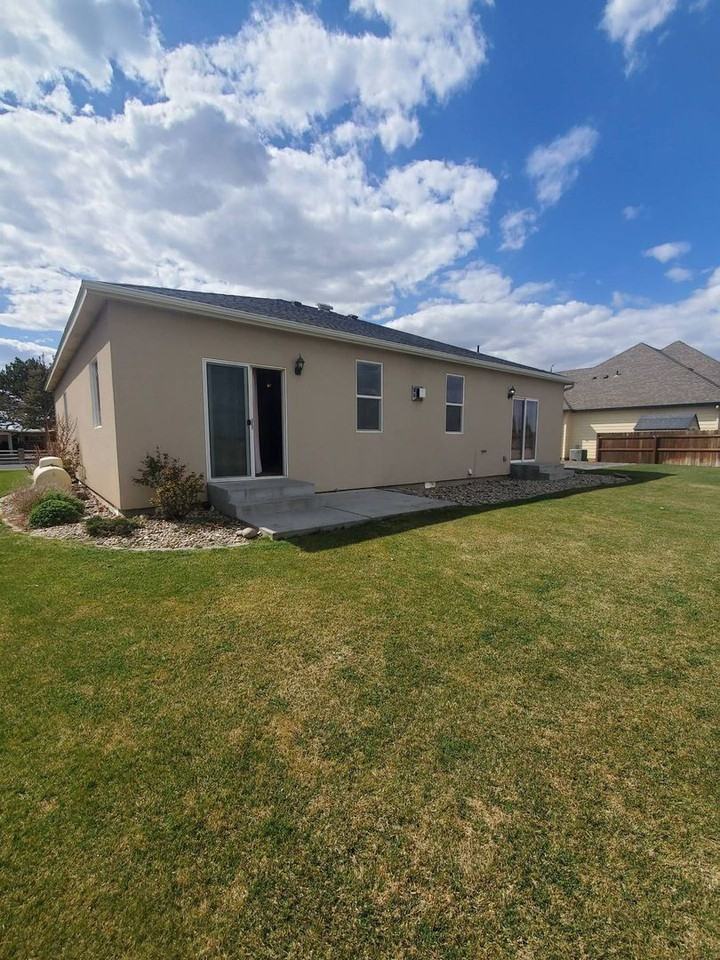 325 W Northshore Dr - Photo 2 of 13