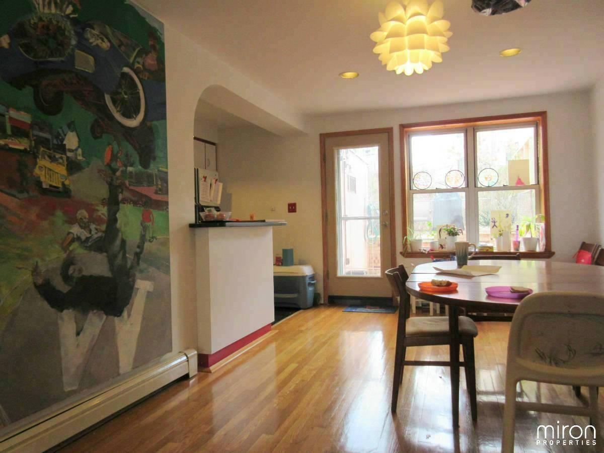 Russell St #1X - Photo 2 of 6