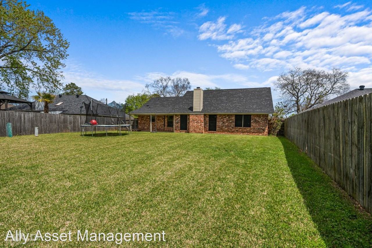 501 Southwood Dr - Photo 2 of 14