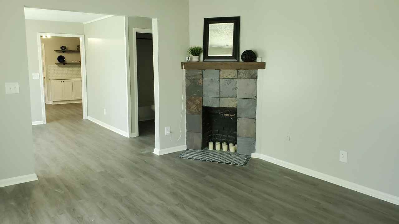 534 Springside Drive Southeast - Photo 2 of 17