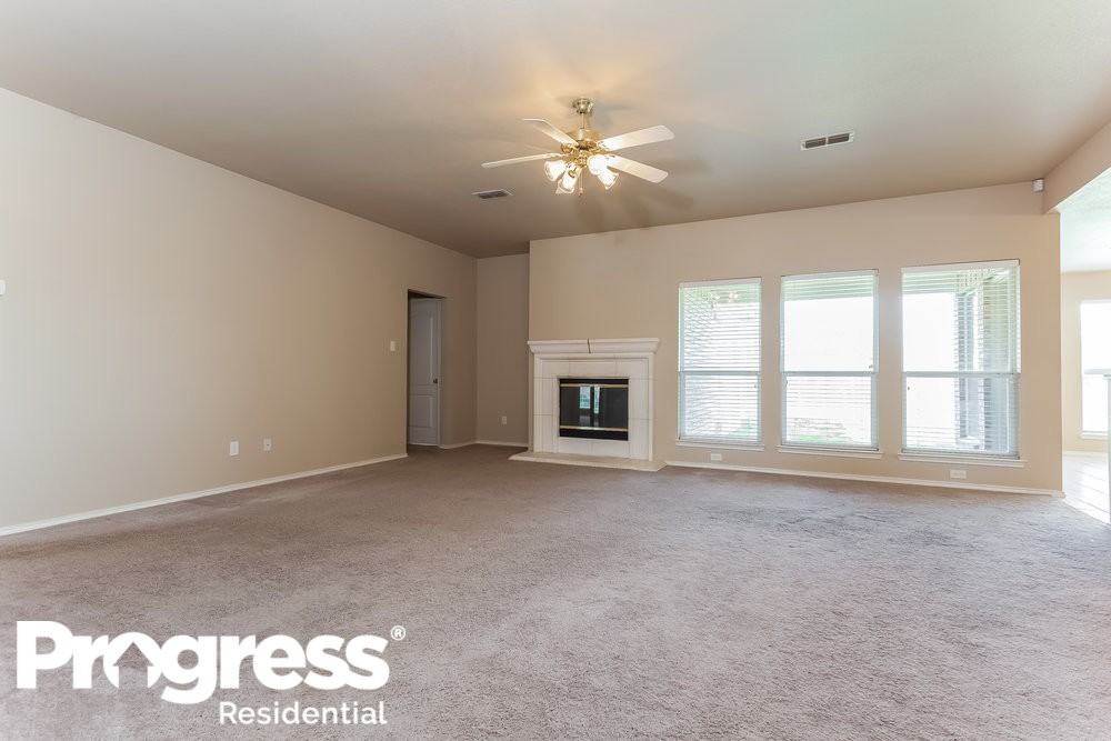 536 Bent Oak Dr - Photo 3 of 15