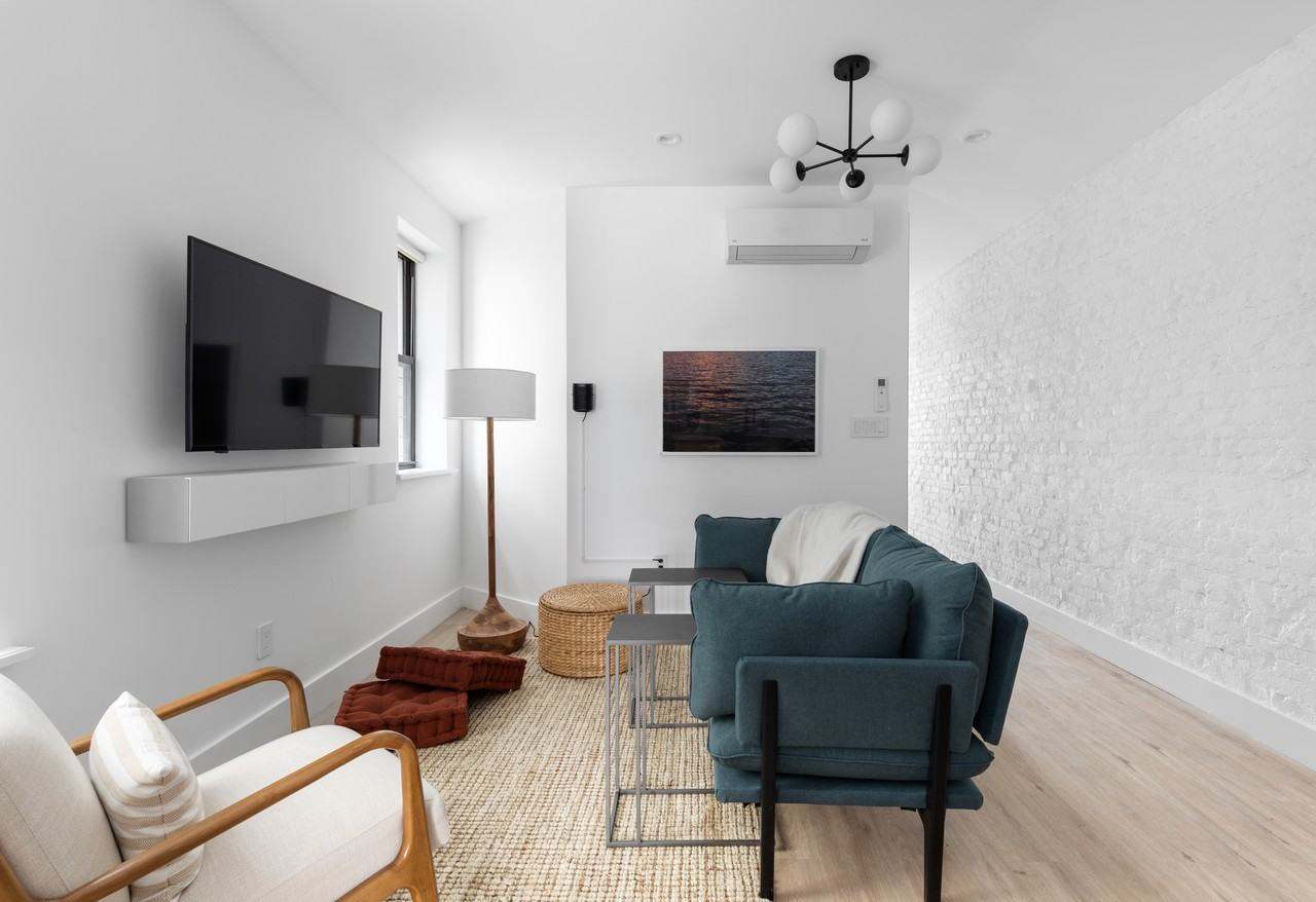 Common Brower - Photo 2 of 3