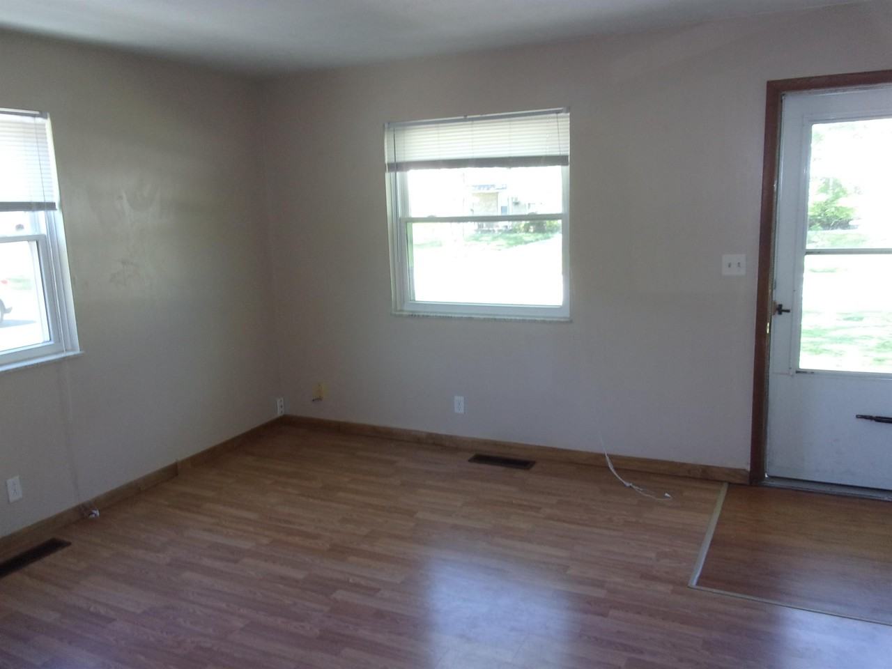 4366 Elmhurst Dr - Photo 7 of 17