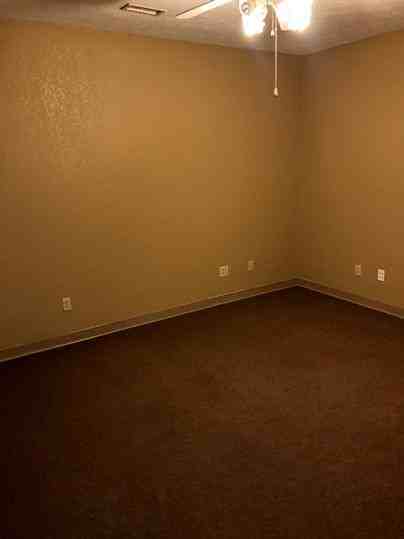 206 North Division Street - Photo 3 of 5