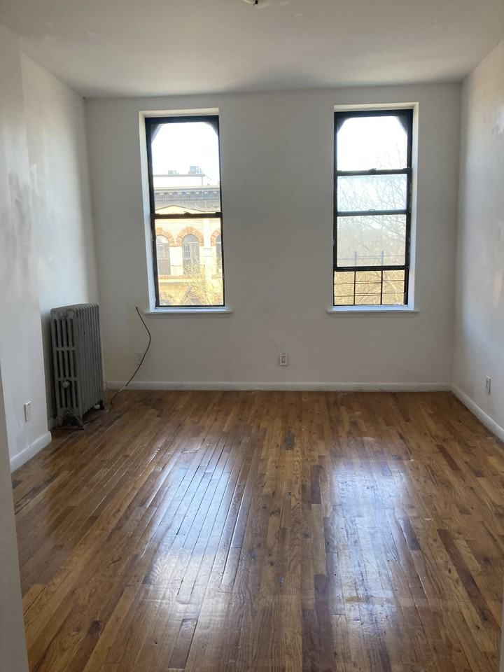 NO FEE - 3 BED ON GREENE AVE - Photo 3 of 9