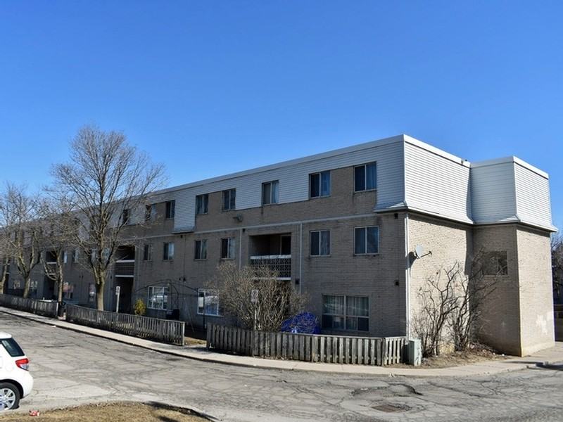 Elder Gardens Apartments for Rent 7555 Goreway Dr, Mississauga, ON