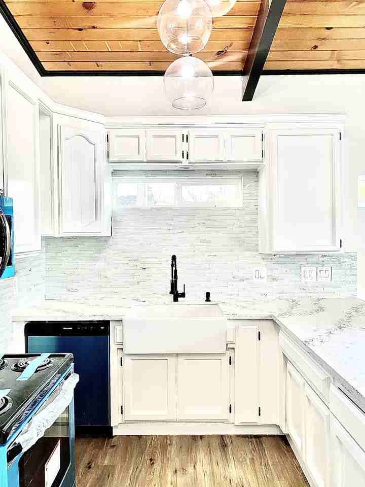 1604 Cindy Cir - Photo 2 of 10