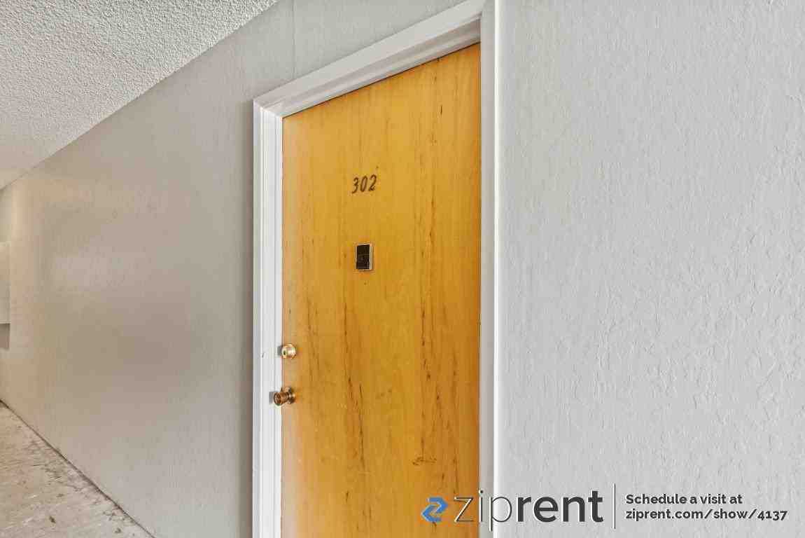 415 Cornell Ave #302 - Photo 3 of 16