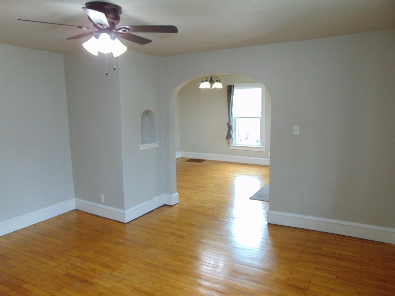 324 E Pacific St #1 - Photo 3 of 9