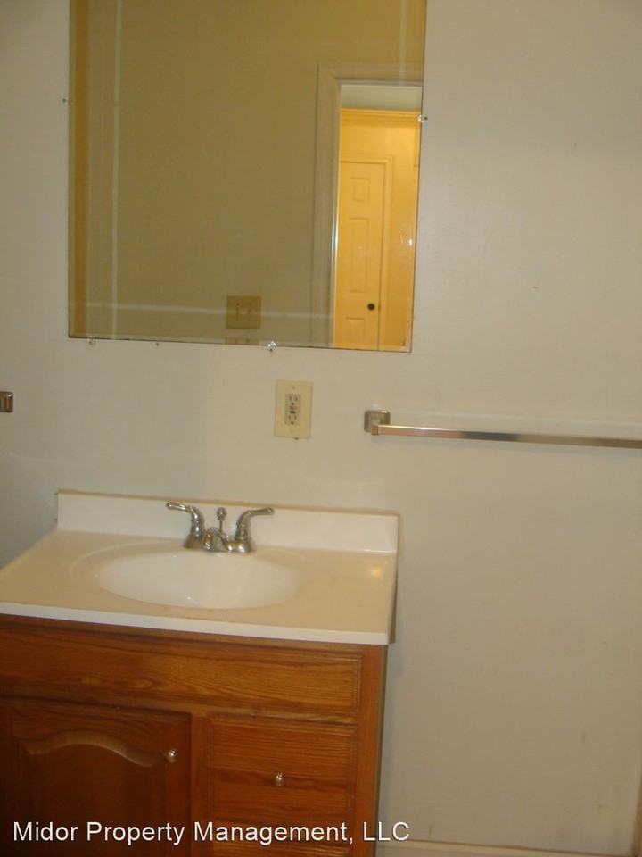 114 W King St - Photo 3 of 7
