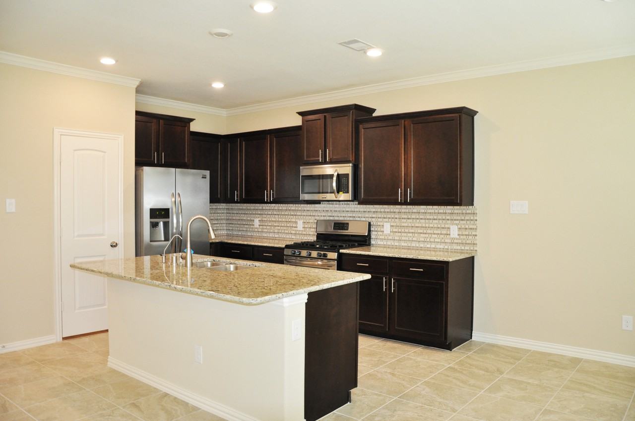 18111 Tall Chestnut St - Photo 5 of 16