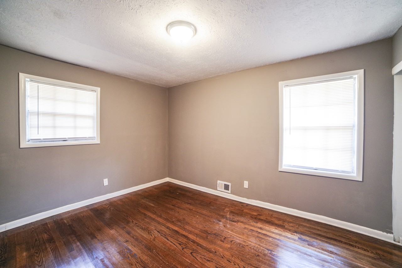 722 Tara Cir Se - Photo 2 of 7