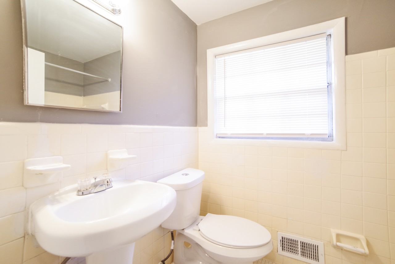 722 Tara Cir Se - Photo 3 of 7