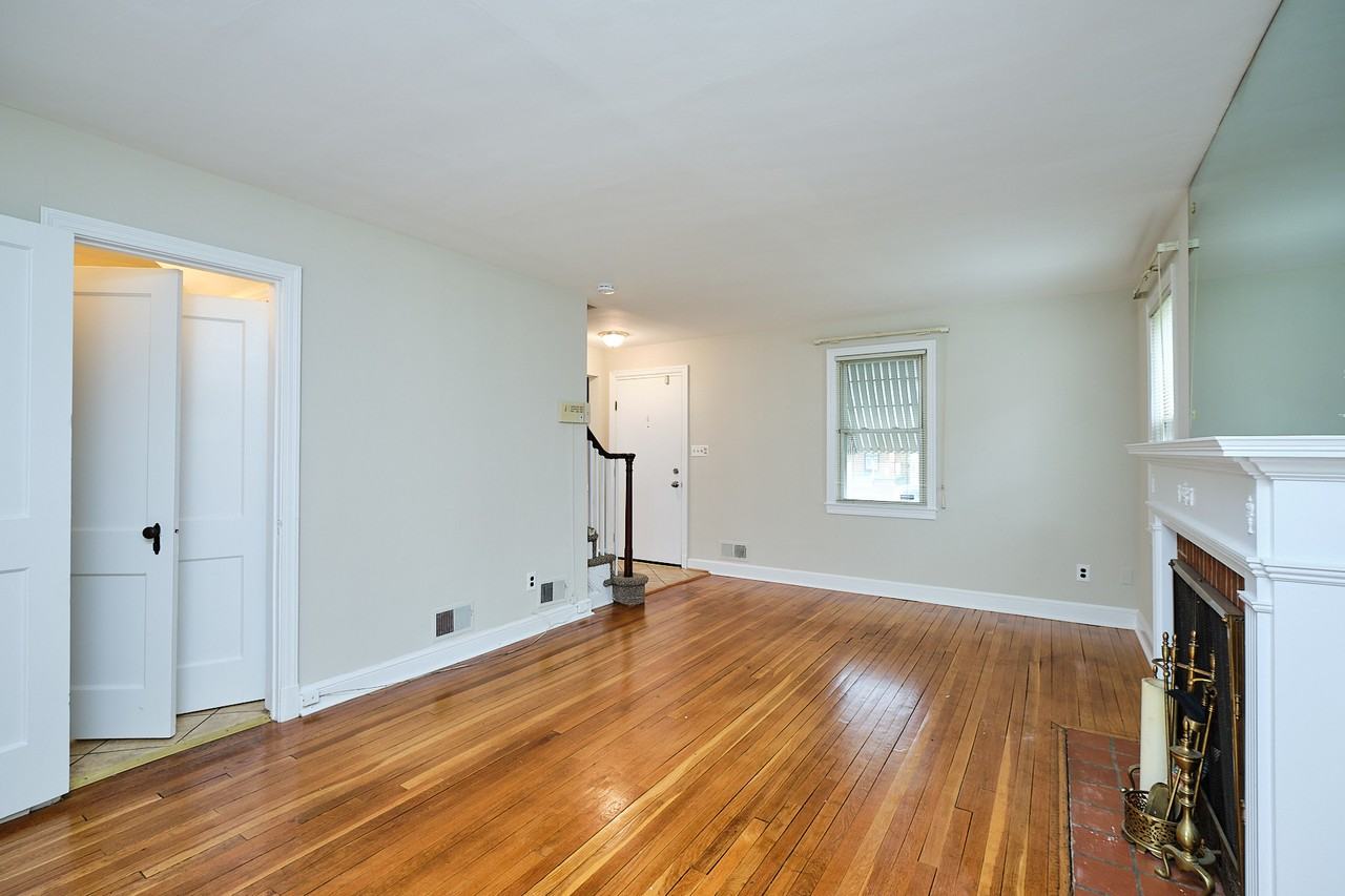 3617 28th St Ne - Photo 3 of 36