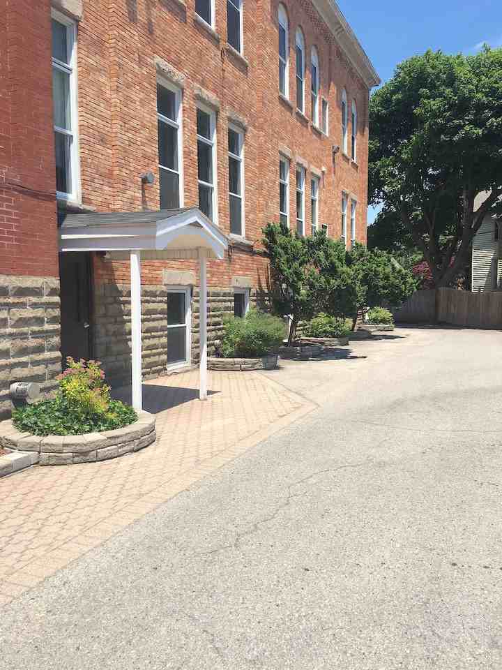 317 Queen St Apartments in Chatham, ChathamKent, ON N7M 2H7 Zumper