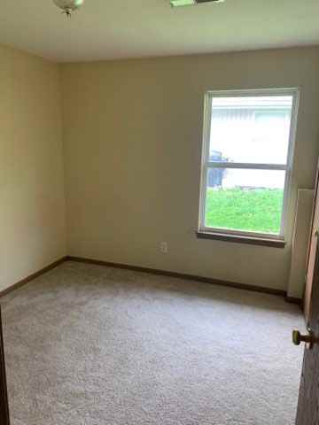 516 S Johnson Dr - Photo 6 of 8