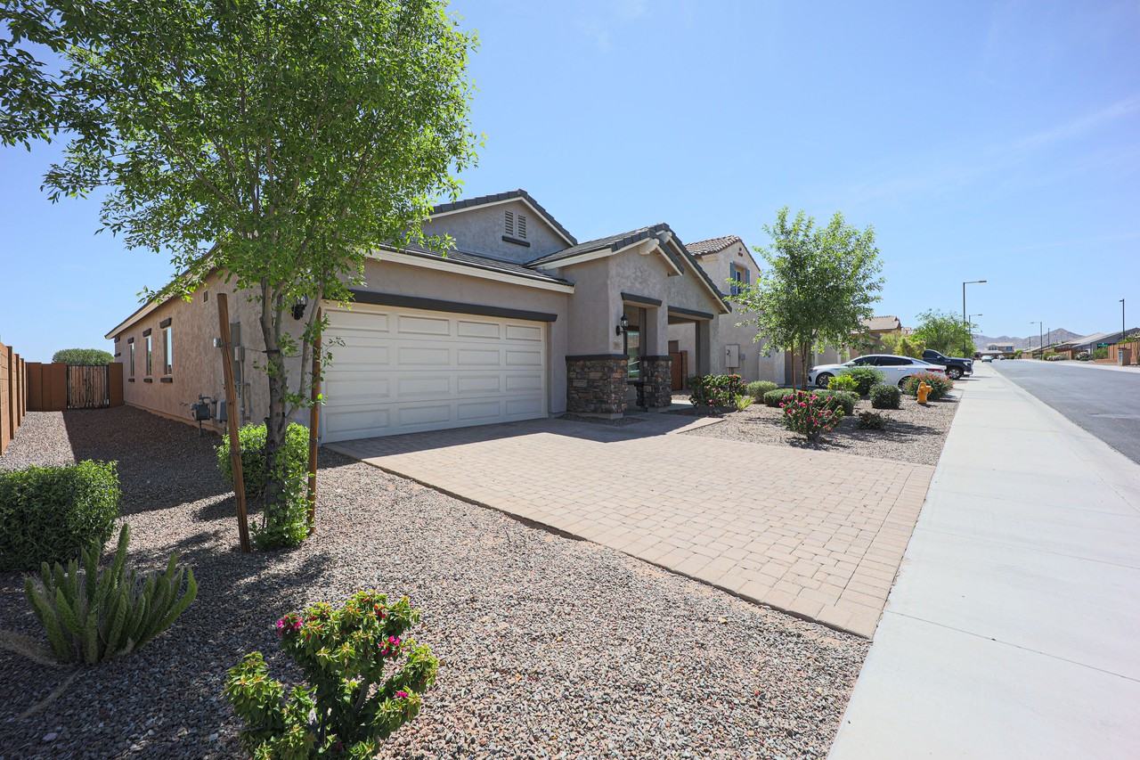 19957 N 259th Ave - Photo 3 of 39