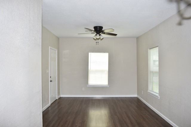 717 E Davis Ave - Photo 3 of 11