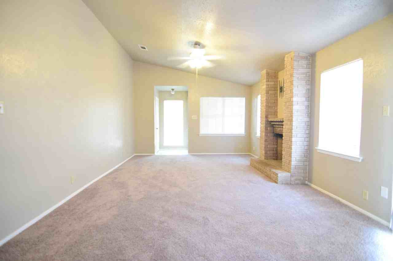 2722 Bowie Trl - Photo 6 of 15