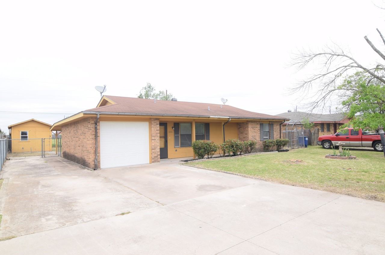 606 Sumbera St - Photo 2 of 18