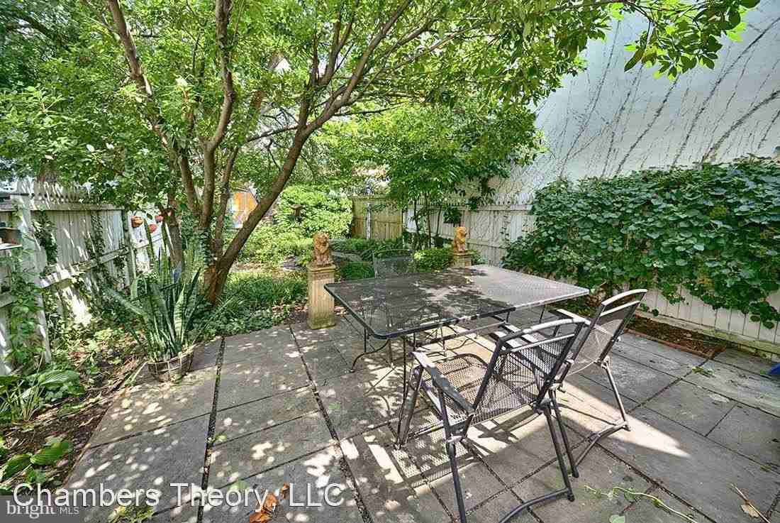 223 N West St - Photo 2 of 12