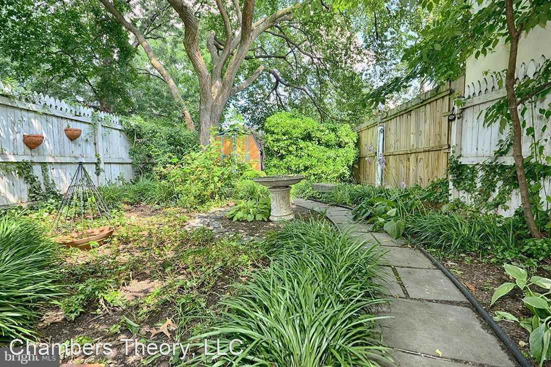 223 N West St - Photo 3 of 12