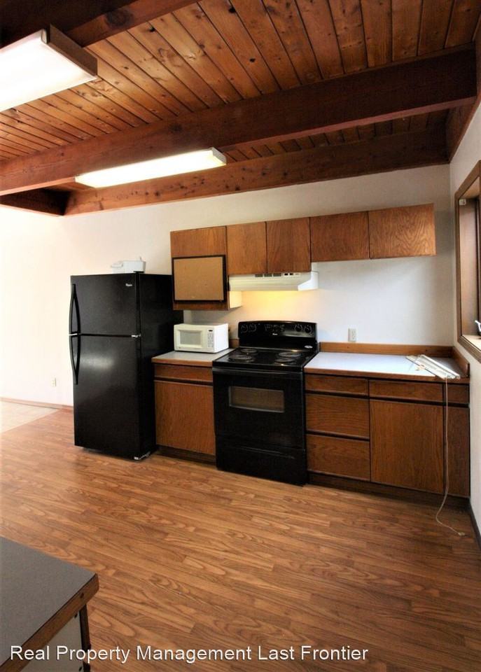 123 Bayview Ave - Photo 2 of 17