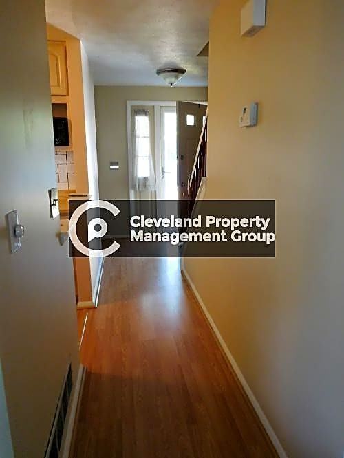 1975 Ridge Meadow Ct - Photo 3 of 10