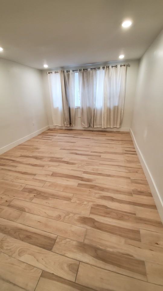 McGinley Sq - Photo 2 of 4