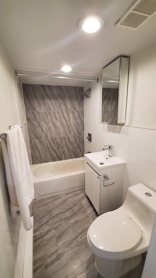 McGinley Sq - Photo 3 of 4