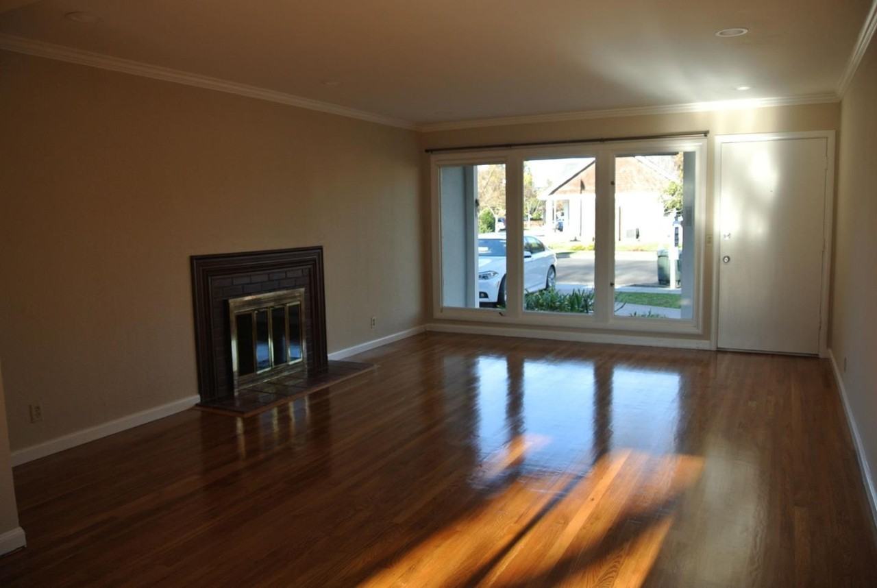 2095 Goodwin Ave - Photo 3 of 14