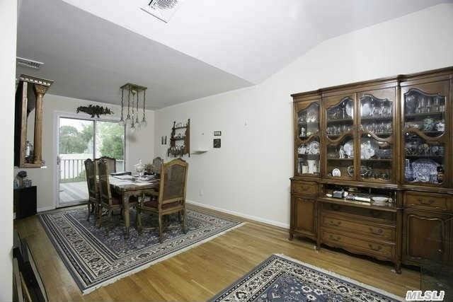 423 1st Ave - Photo 3 of 8