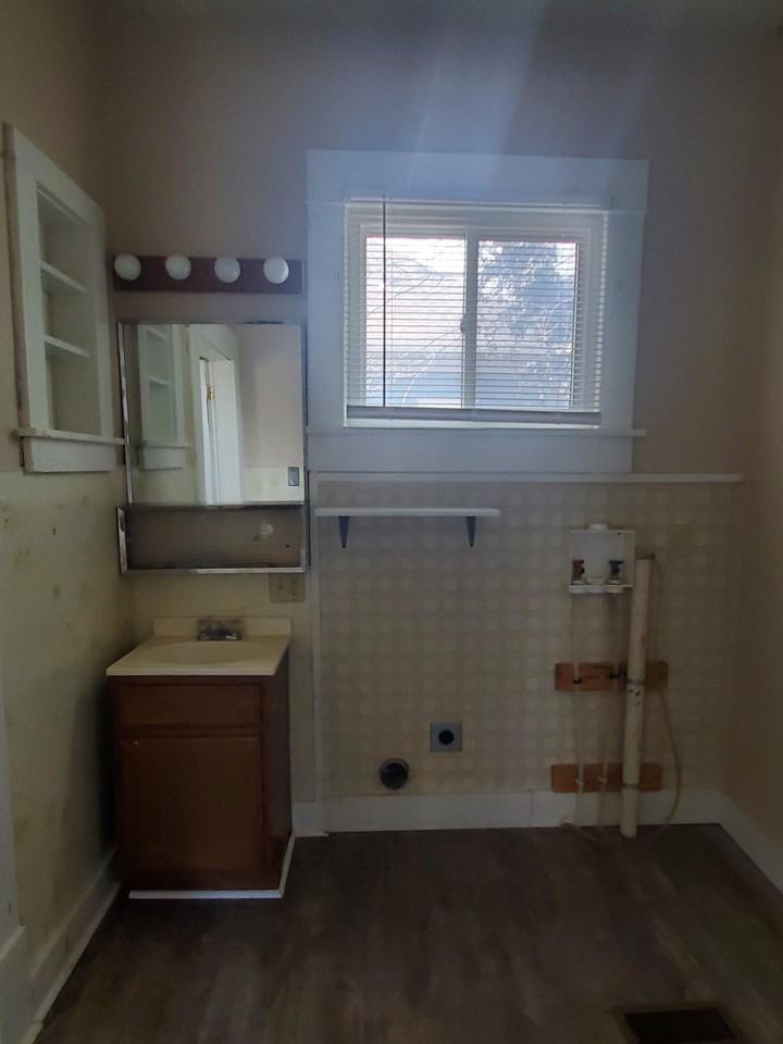 204 E 11th Ave #1 - Photo 4 of 10