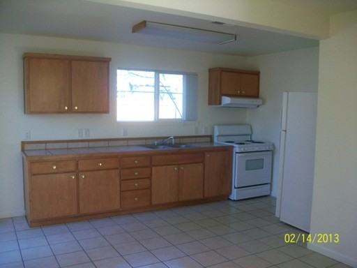 1146 N Court St - Photo 3 of 9