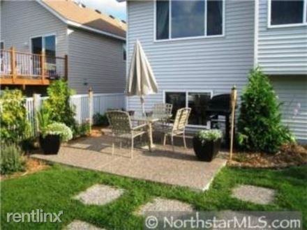 1109 Larch St - Photo 3 of 20