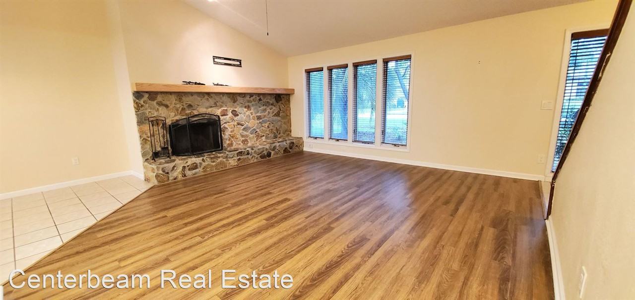 14084 Pine Island Dr - Photo 3 of 29