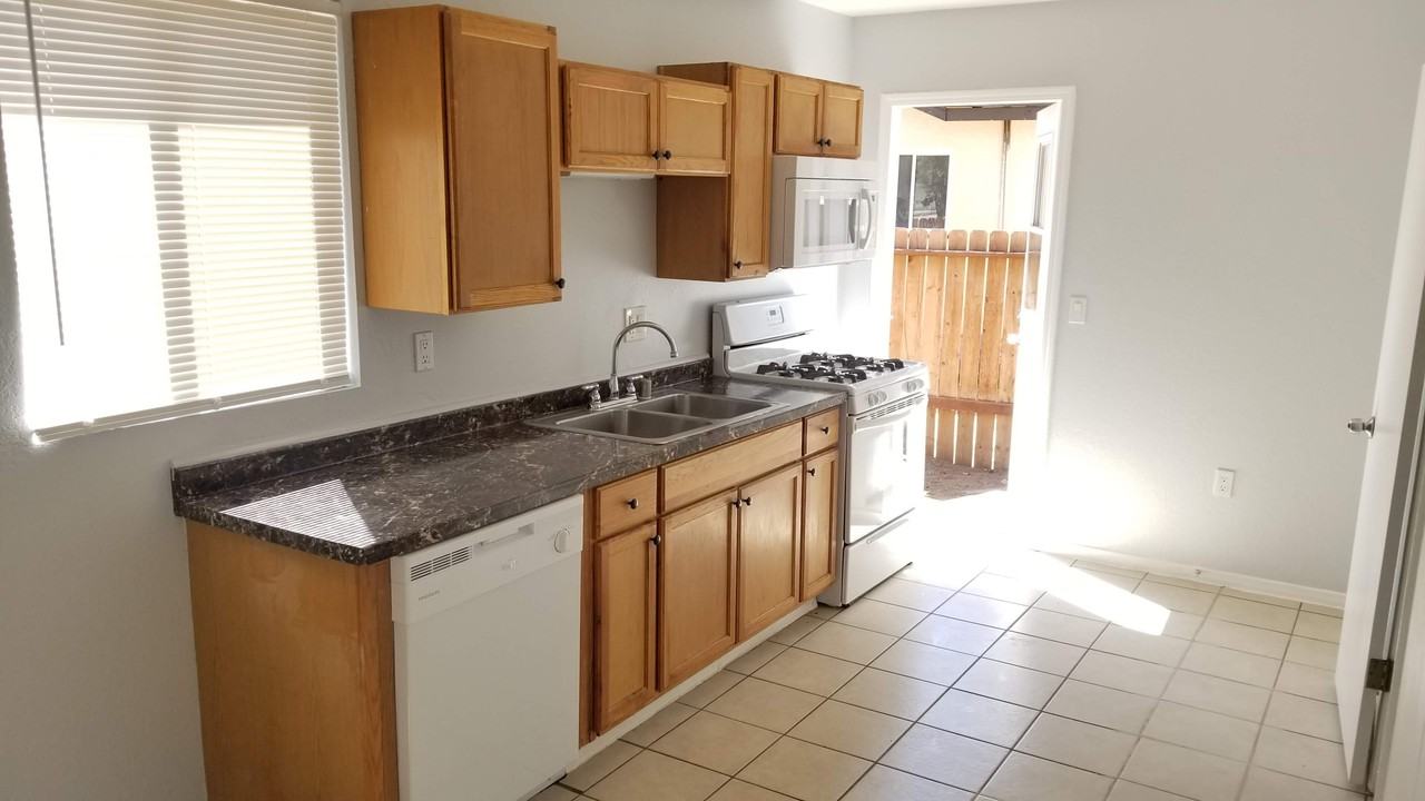 12012 Raley Dr - Photo 3 of 17