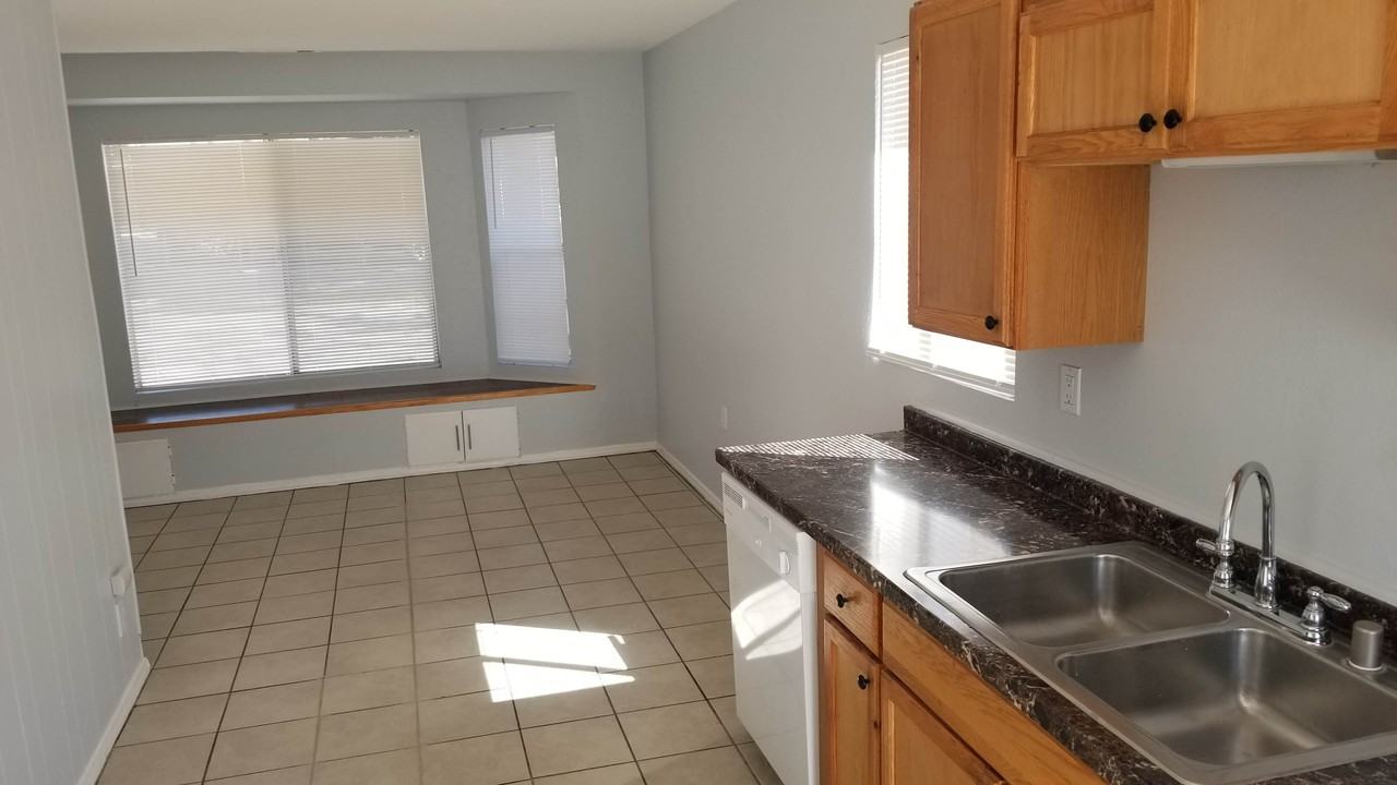 12012 Raley Dr - Photo 4 of 17