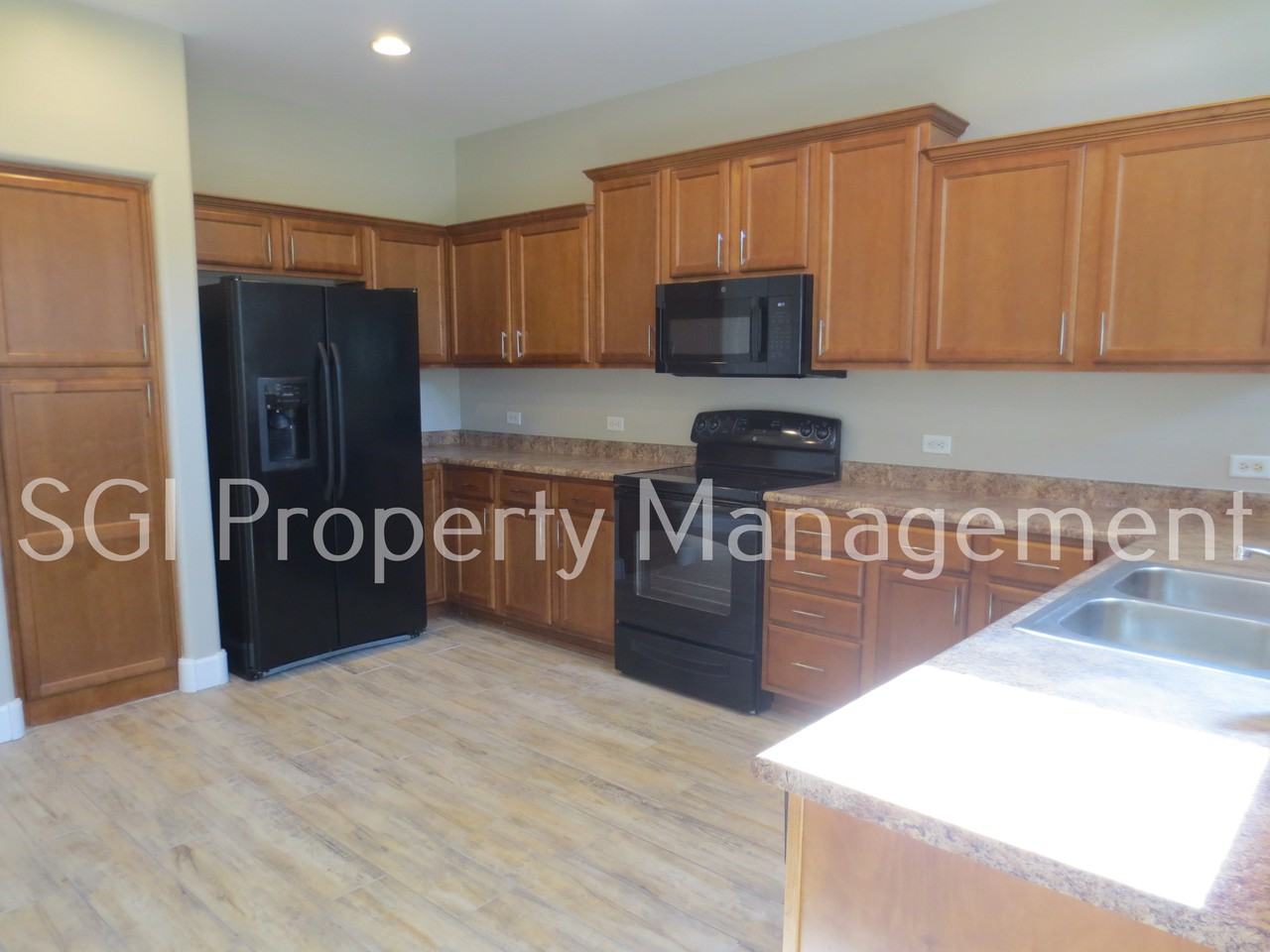 10759 W Monroe St - Photo 2 of 30