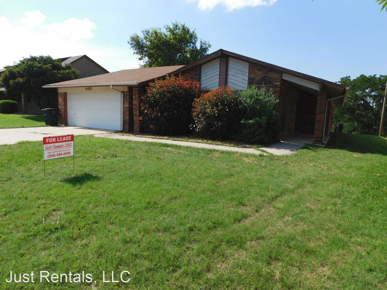 4411 Creekside Dr - Photo 3 of 45
