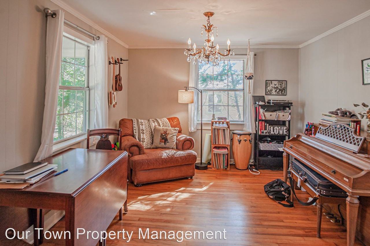 470 Clover St - Photo 3 of 10