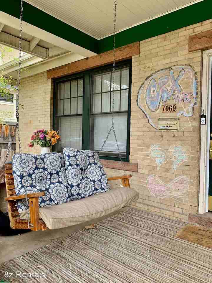 1069 Lincoln Pl - Photo 3 of 31