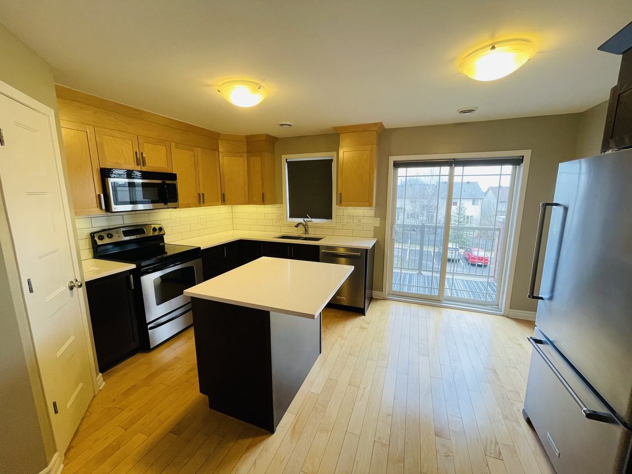 440 Av Leboutillier - Photo 2 of 9